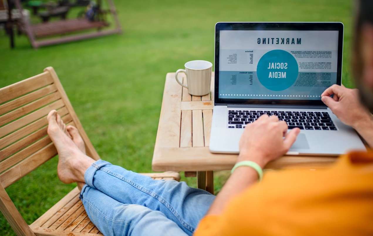 email marketing laptop